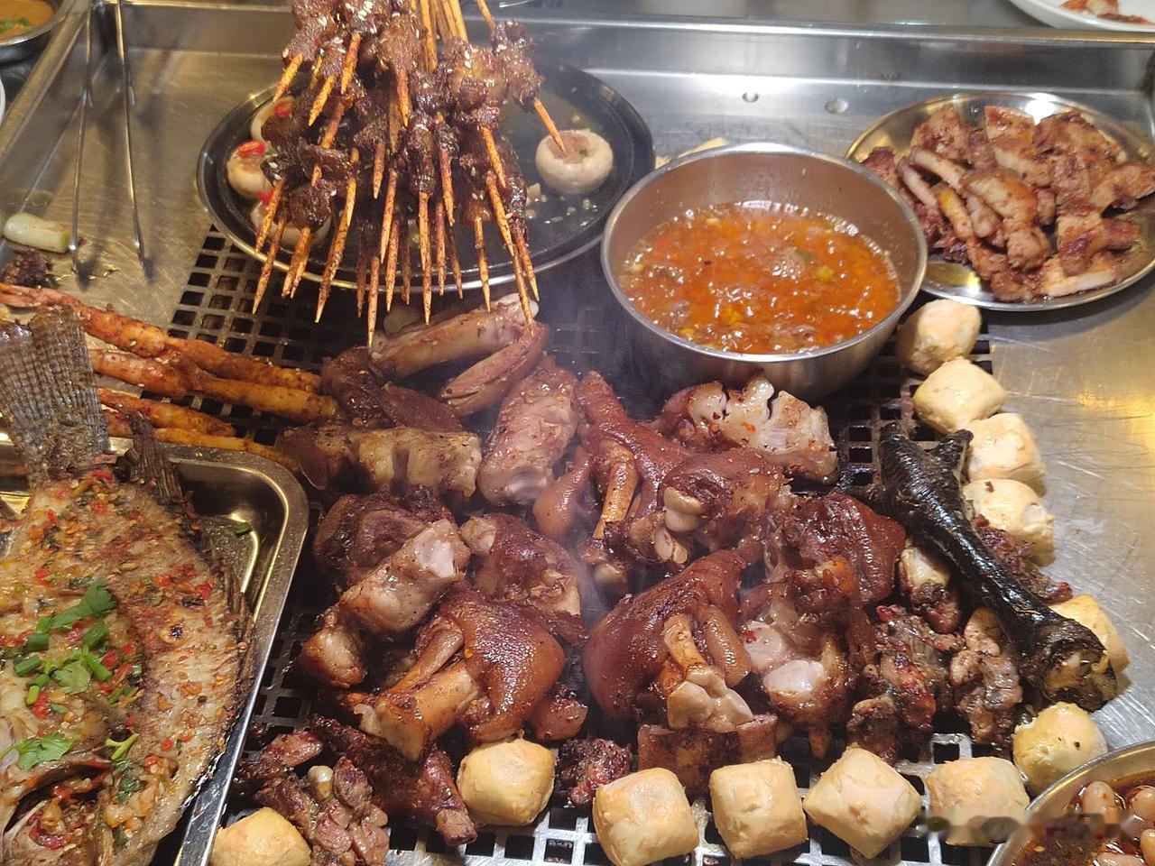 你认为云南最好吃的一道菜是什么? 昆明美食 藏在海源寺农贸市场里的美食：海源小猪