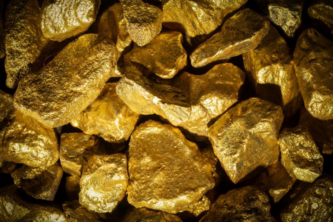 别以为黄金是地球土产的，实话告诉你，它压根儿就不是地球亲生的。

很多人盯着金价
