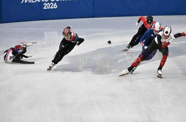 韩国短道再起内讧！场下又亲又抱秀友情，场上阴招毁掉夺金大热门韩国短道再起内讧 米