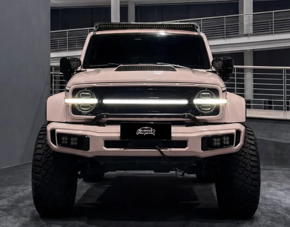 很难想象女生开坦克300是什么样的坦克300改完颜色之后，确实看着像女生开的车了