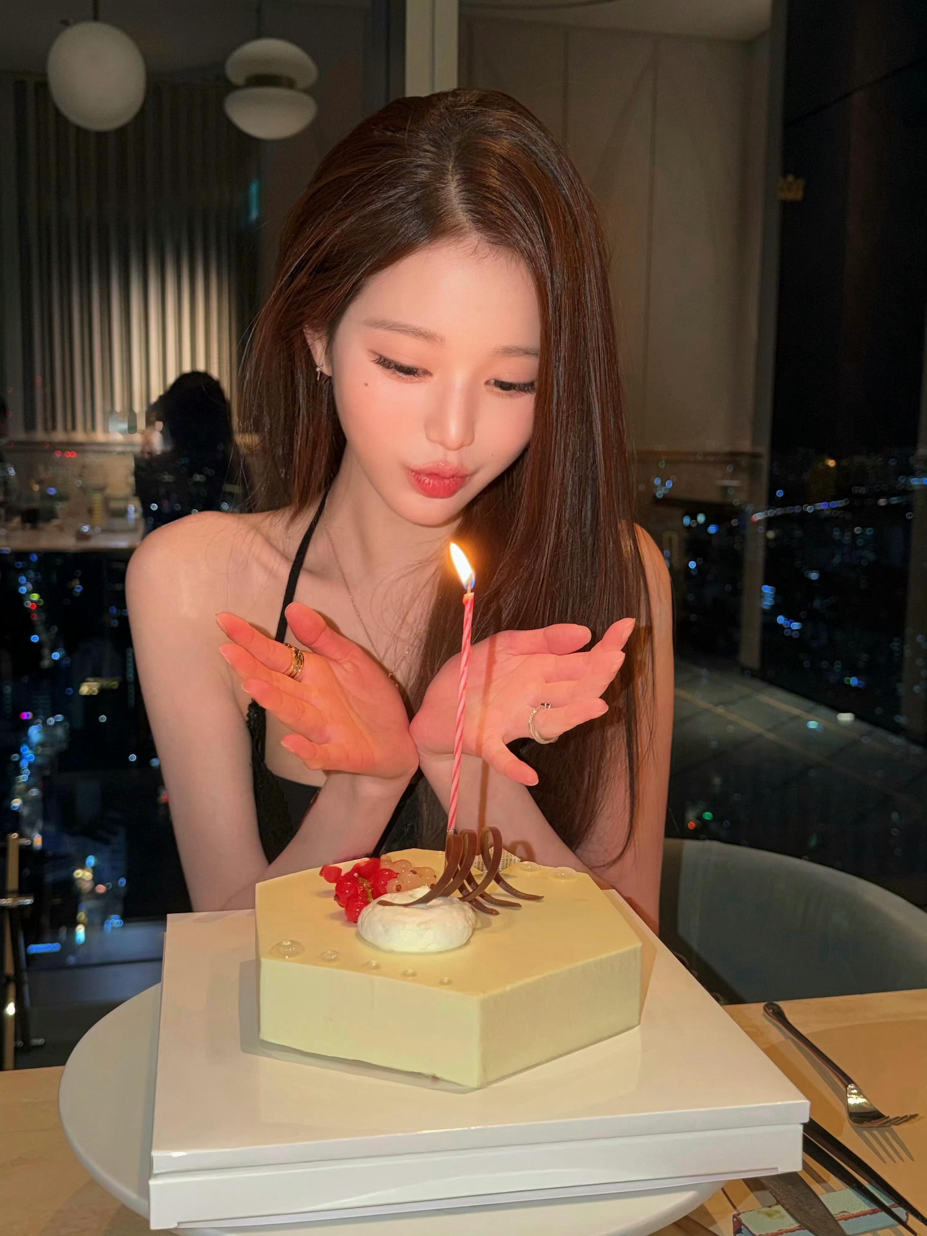 这个地毯这个蛋糕这个酒杯这个墙纸 小姐姐们你们是不是有点太不经意了…[awsl]