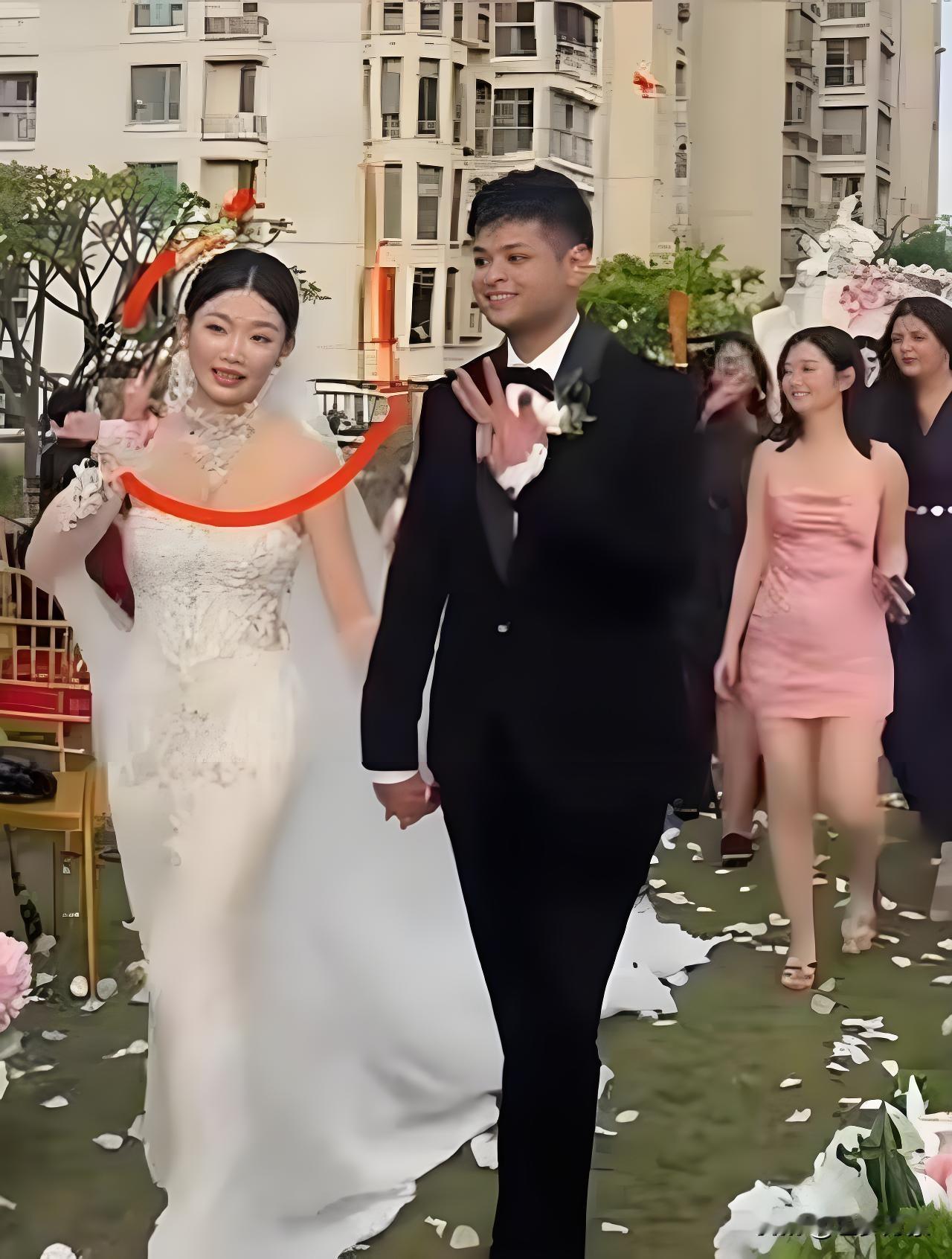 然后是语言障碍，虽然英语在印度普及度不低，但咱们中国人大多还是习惯说汉语，日常沟