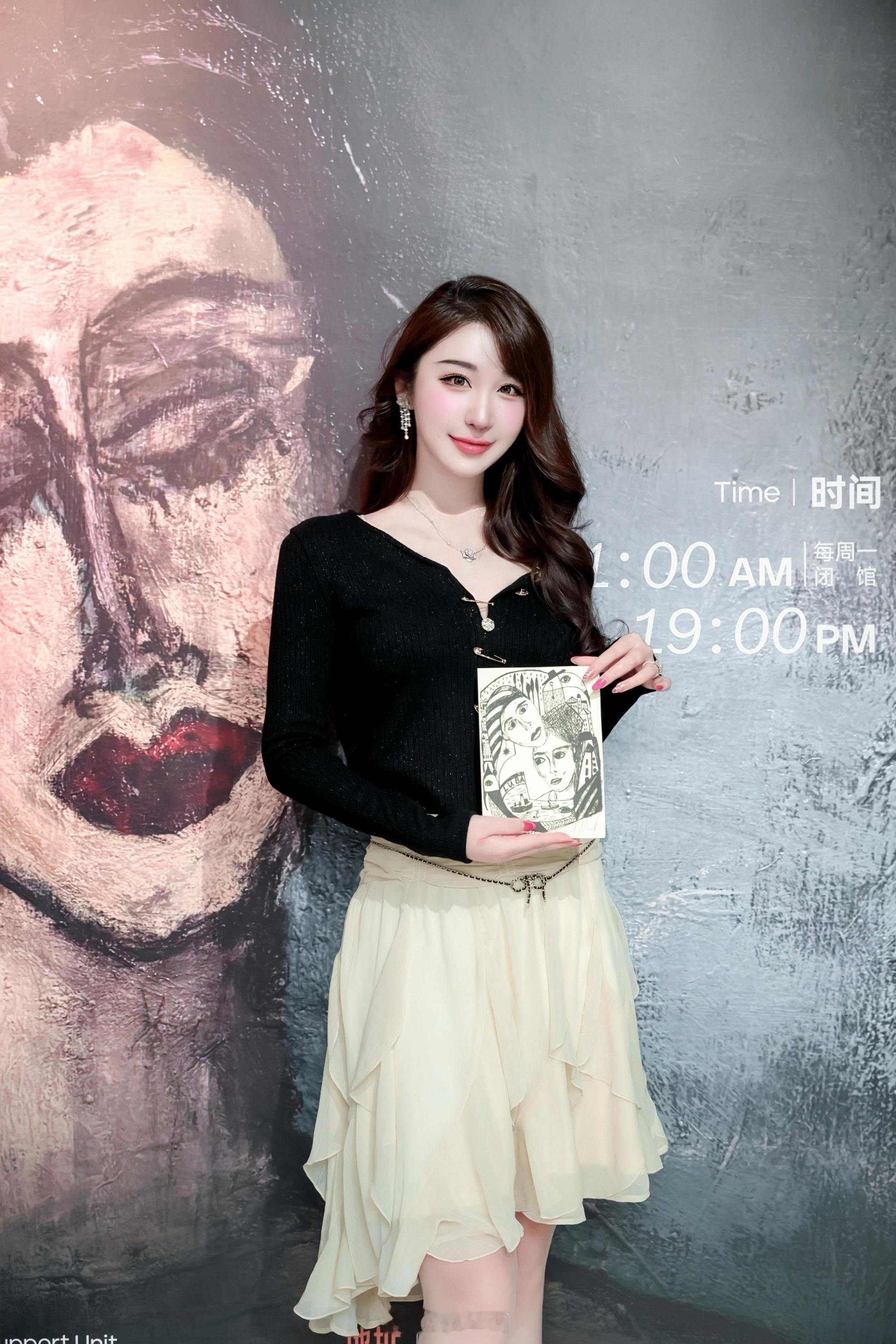 相聚莱茵河畔的时空对话🌳好友相聚, 手持纪念签名👨🏻🎨artist—凯游