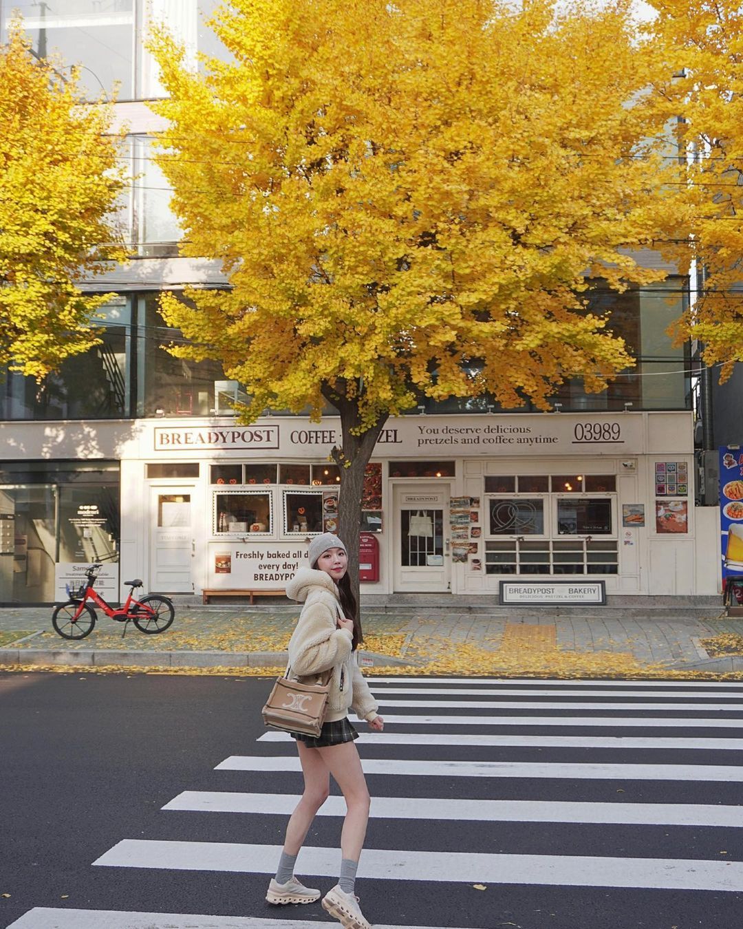 换乘恋爱2  241120 海恩 ins更新“接落叶的乐趣🍂🍁”好漂亮好漂亮