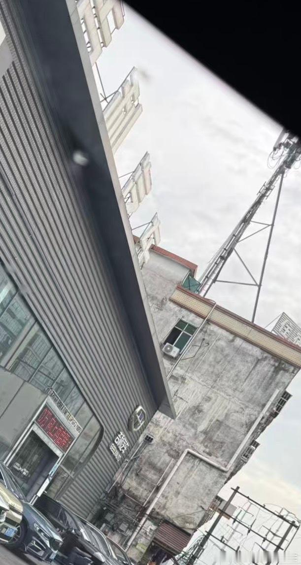 大家给我小心这个死豆包，今天我让ta 帮我找一下我家附近最大的 4s 店，特意强