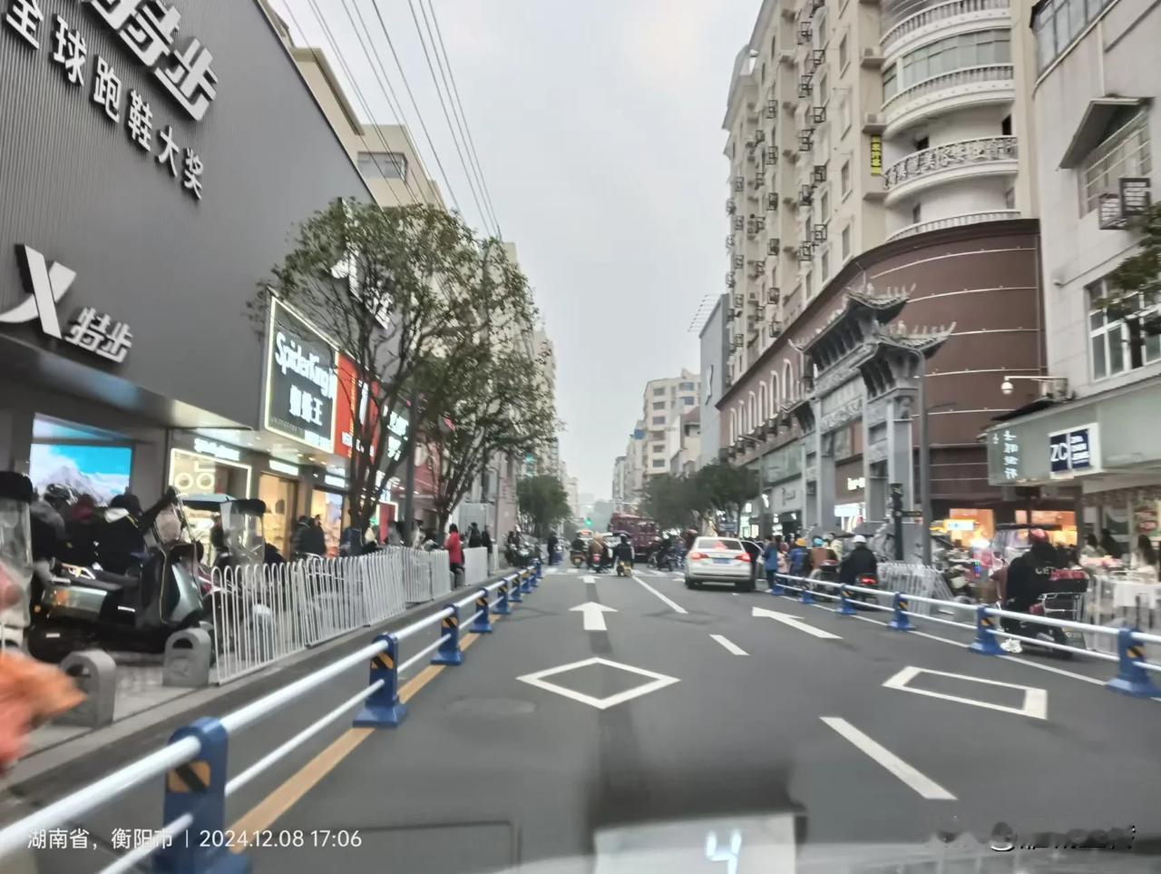 衡阳中山南北路增加非机动车道后，是更顺畅了还是更堵了？有的人还建议中山南北路变成
