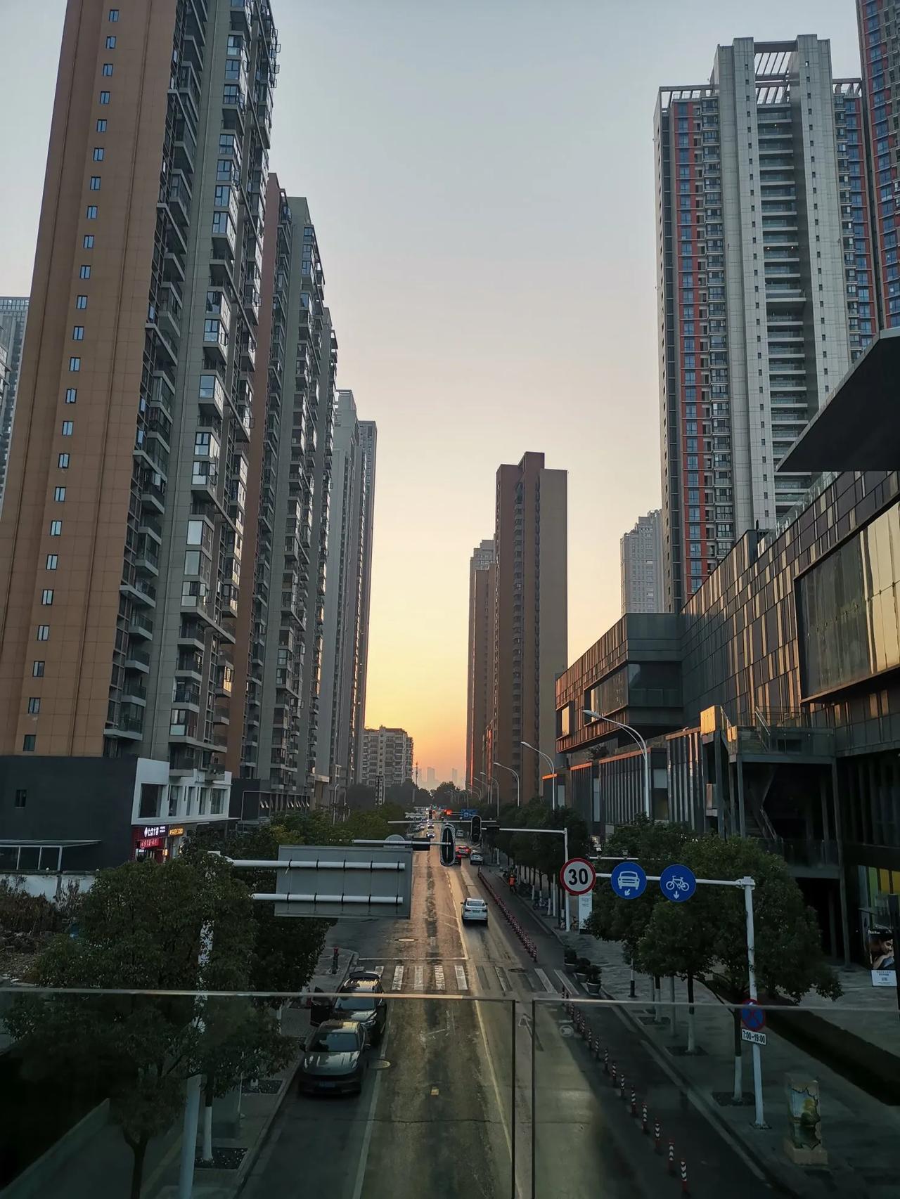 现在七十岁的老年人老吗?70岁当然不老，前些天参加了两个活动，有三个知名学者都7
