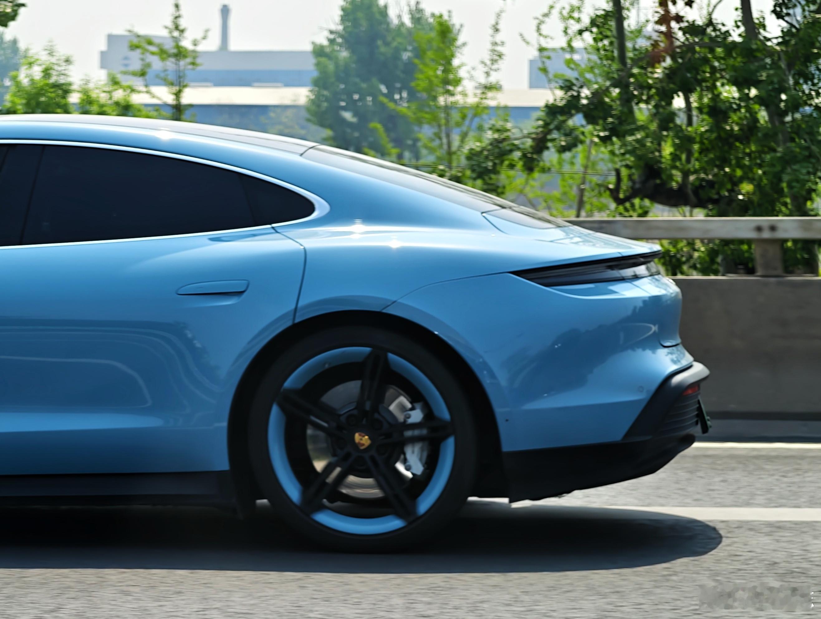 肖战女朋友们来看看，尚界Z7就选这款。 华为推出乾崑智驾操作系统