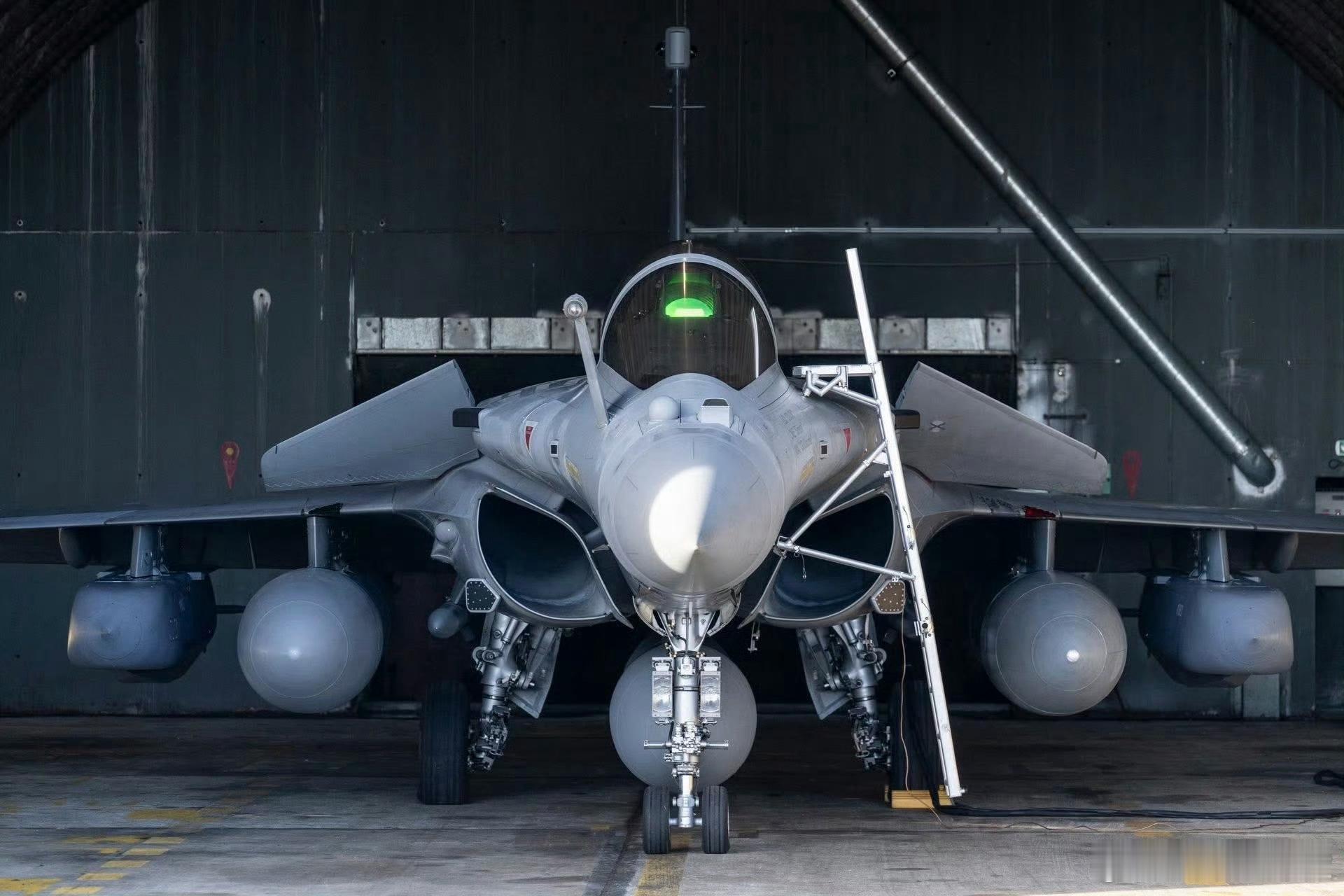 挂载的确一流！90年代想到这战机还能上航母，口水直流！中国空中力量烽火问鼎计划中