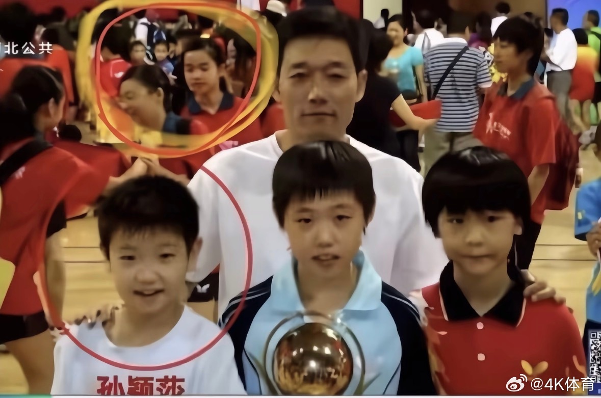 他们俩应该很小就认识，只是不熟。小王七八岁跟甜甜一起训练，圈子不大。优秀的人都认