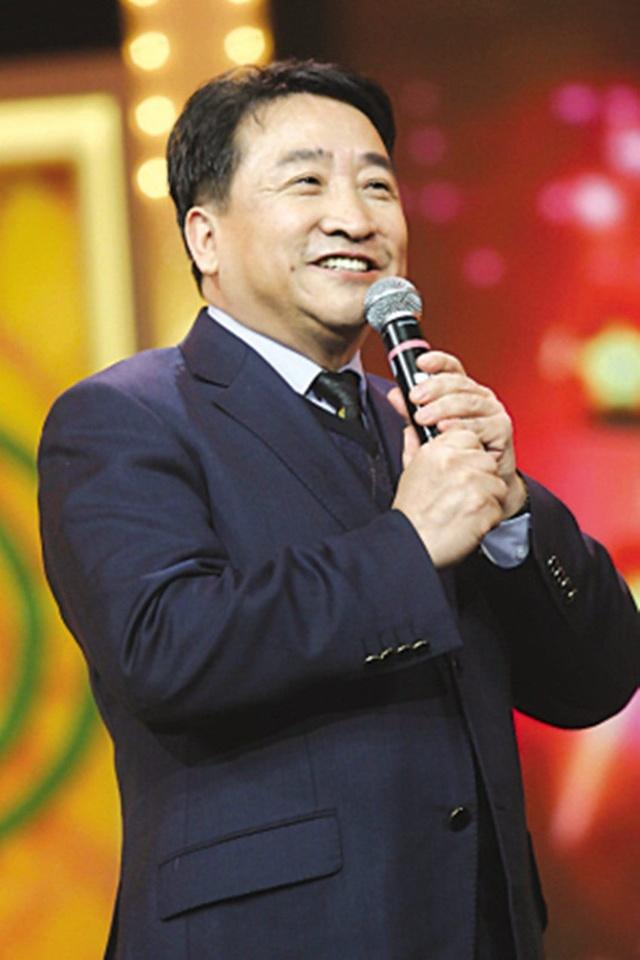 小品演员，陈佩斯说，有人说姜昆不好，打压人，他从来不解释，他不但没有打压人，还挖