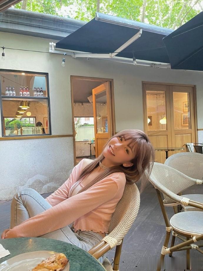 周淑怡终于知道嘴硬没用了，粉丝会拿数据来说话。

近日，继网传周淑怡和pgone