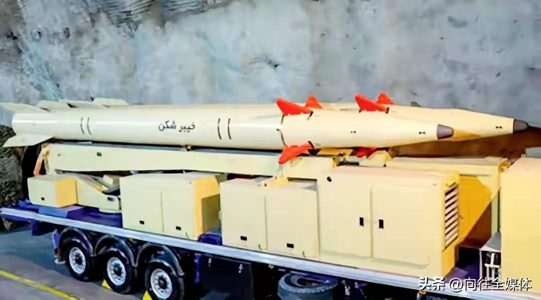 第25轮猛攻！伊朗新导弹撕破防线，特朗普急派第三艘航母压阵
 
中东战火愈演愈烈