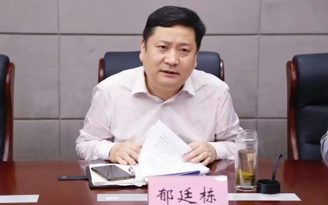 杭州这对组合，

把商务饭局演成了电视剧剧情！

一个是企业里管事的，一个是吃大