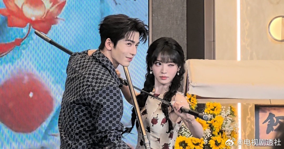 逐玉追剧团 田曦薇狠酷vs甜美wink一年秒切换~ 