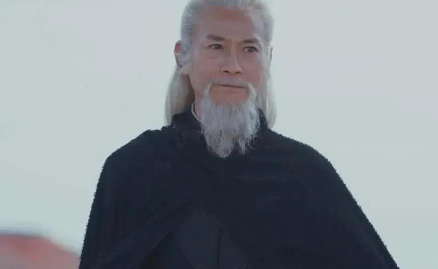郑少秋真是天生就适合演古装戏！虽然70多岁了，但是古装穿在身上，依然还是那么的“