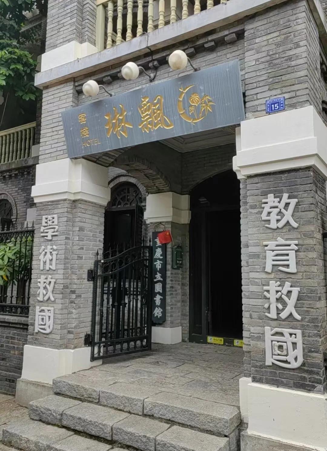《论学术要讲学求》
论学术要讲学术，而不要讲牌头大小和地位高低等。
当年，袁隆平