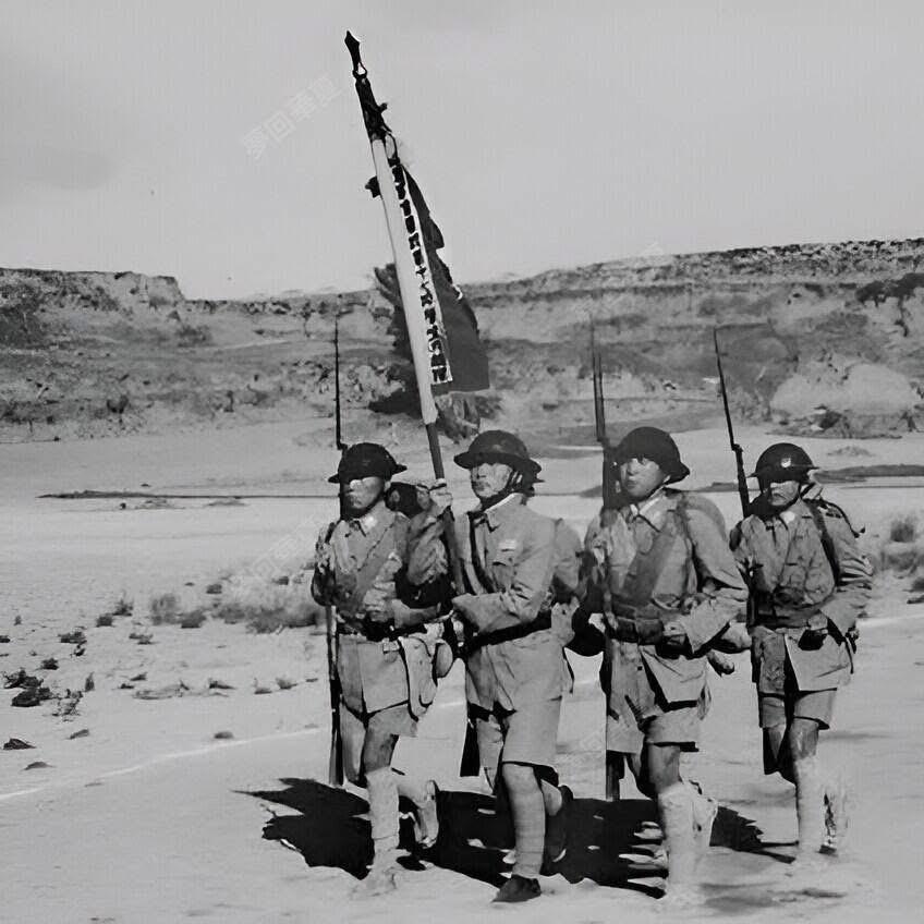 1941年，抗战期间黄埔军校西安分校的学员们正在进行常规训练！

武器相当简陋，