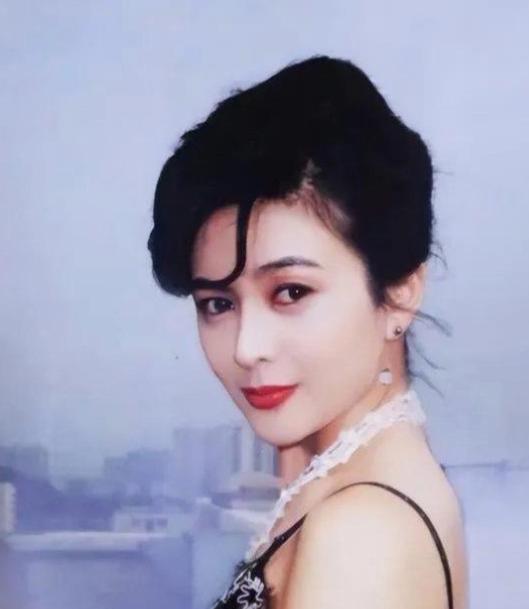 “我这辈子什么男人都试过，单身的、有家室的我都试过，就是没找到属于我的幸福。”说