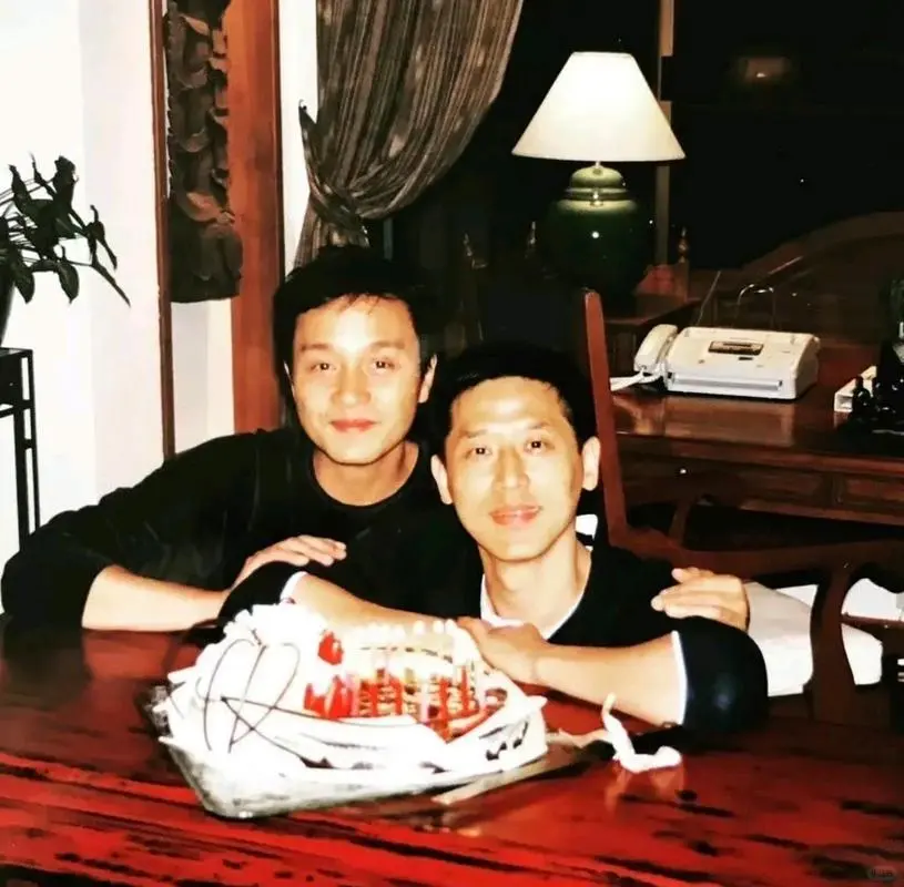 记者在哥哥去世后对唐先生做了独家电话采访