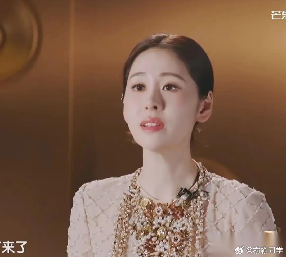 张碧晨唱了10年OST，光《凉凉》一首播放量破百亿。但2025年7月，她的演唱会