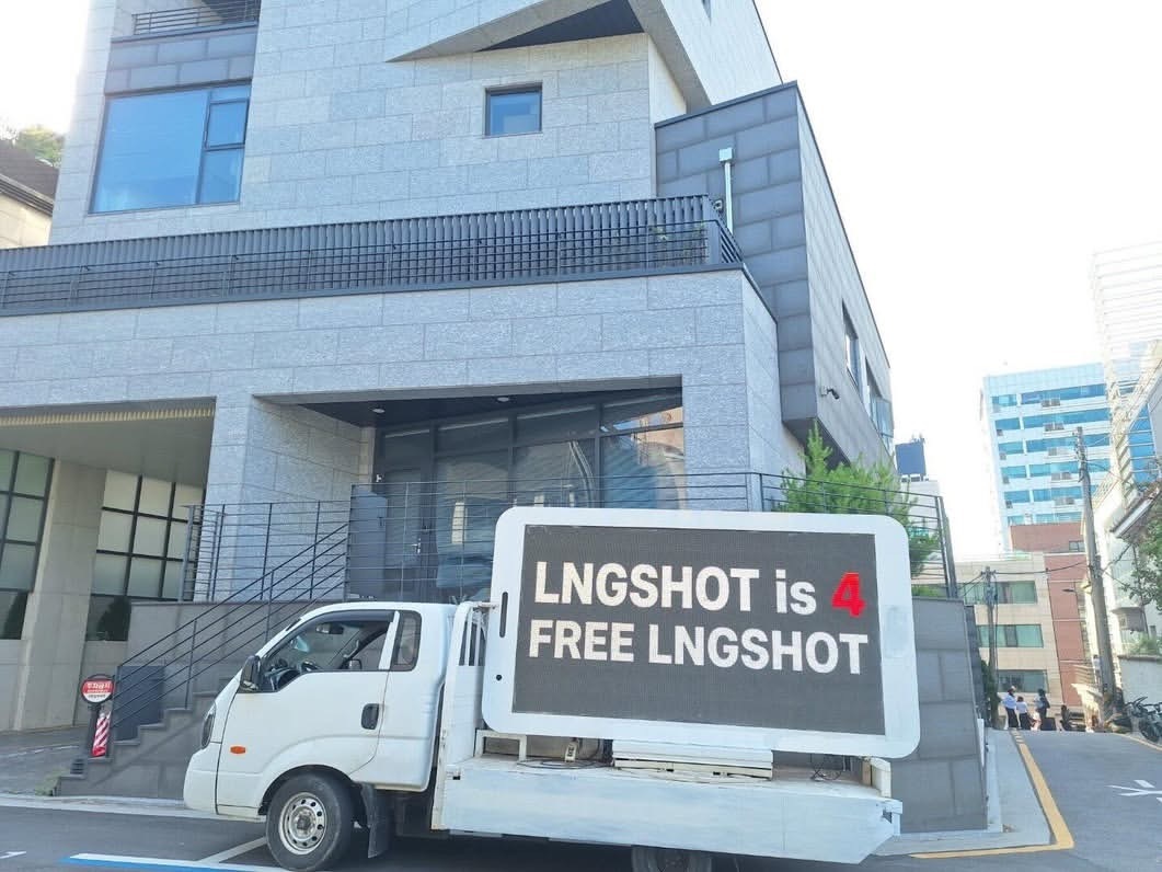 “LNGSHOT is 4”“FREE LNGSHOT”