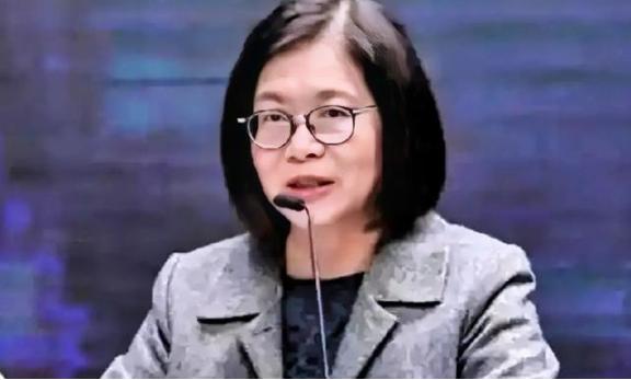 这下好了，台独分子彻底呆住了，陆委会："太平岛为中华民国的固有领土。"大陆海警高