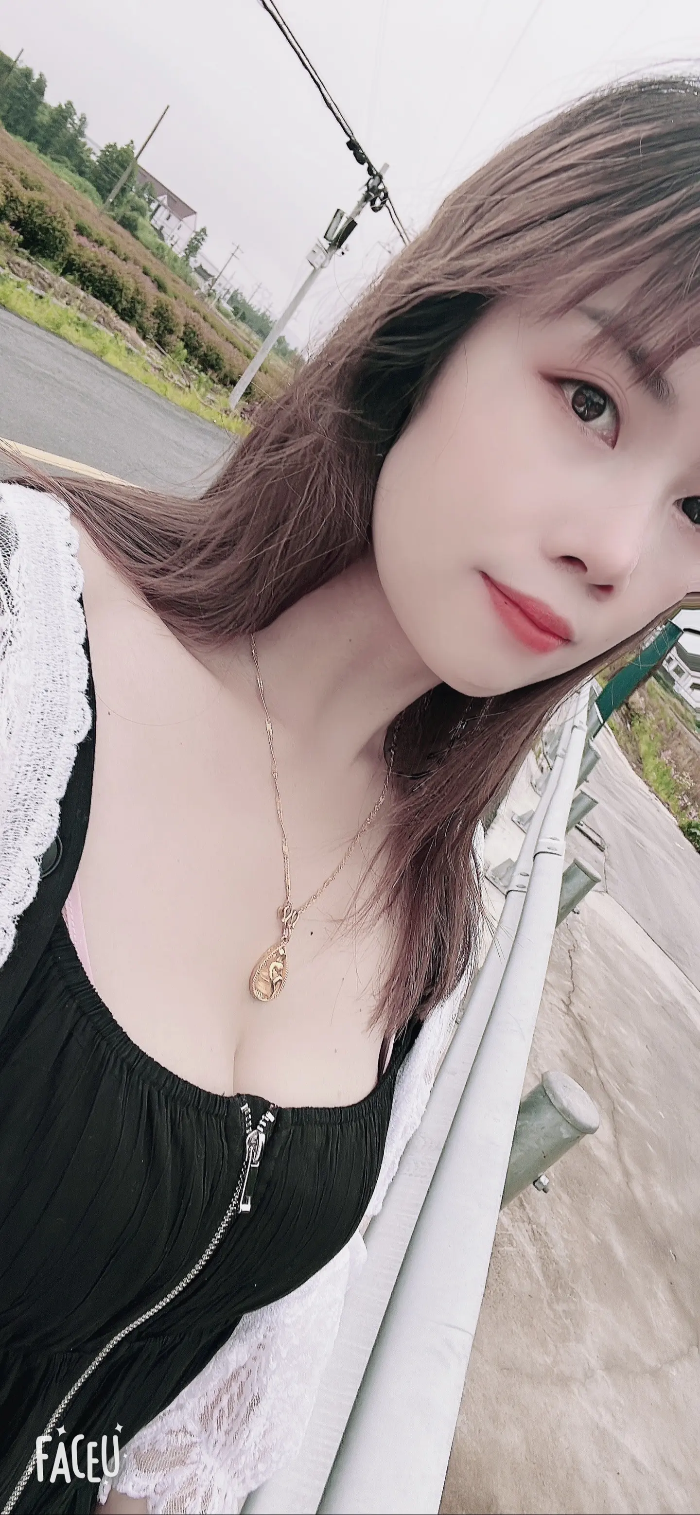情灭了，爱熄了。剩下空虚要不要？