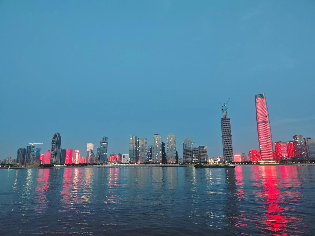 多少钱才能过上体面的退休生活?这要看什么地方。我姐姐，东北十八线，退休金夫妻俩加