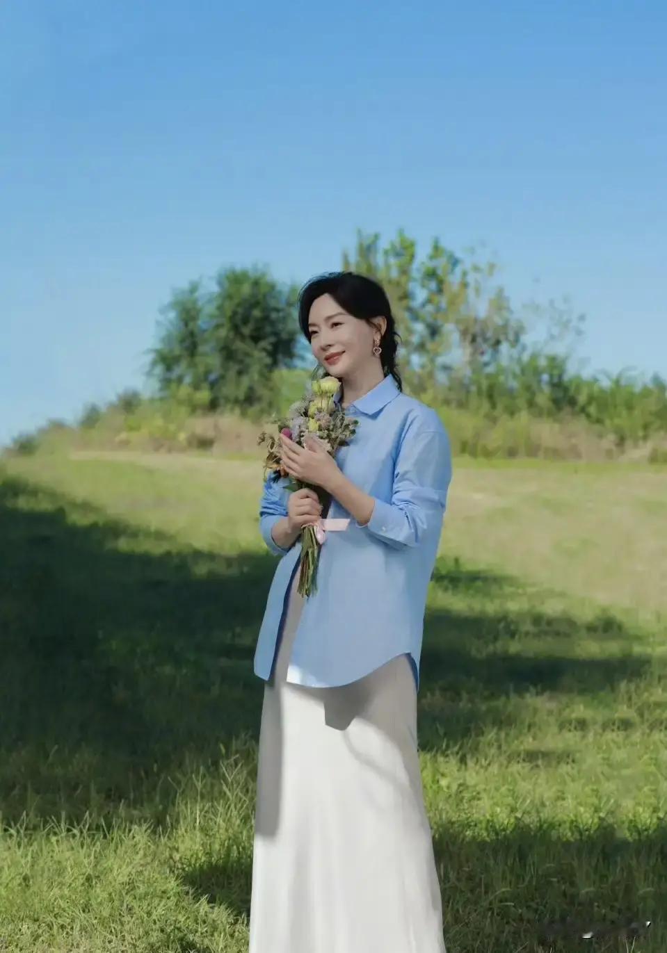 看到贾玲为新片减重100斤的镜头，我愣住了。这根本不是减肥，这是一场沉默的起义。