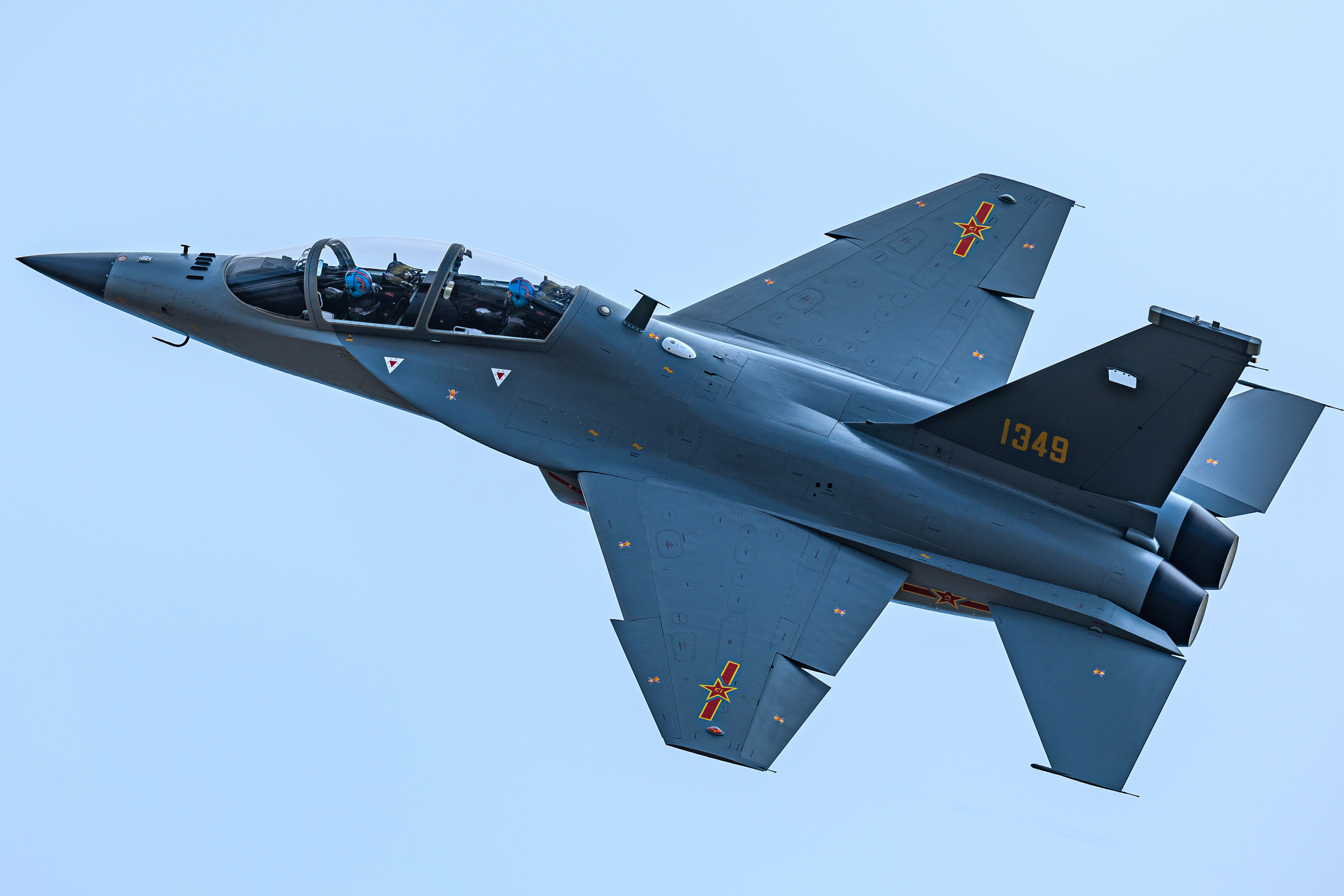 #航空新视野[超话]# 我国空军某部装备的教-10高级教练机资料图片，外号格斗小