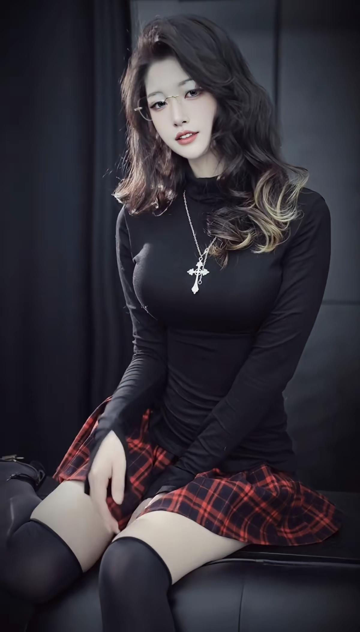 姐姐穿JK，再来个眼镜加持，纯欲值得满分吧……