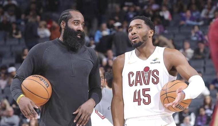 骑士明天客战勇士胜率高达73%，缺少库里的球队群龙无首，恐要遭遇一场大败！

明