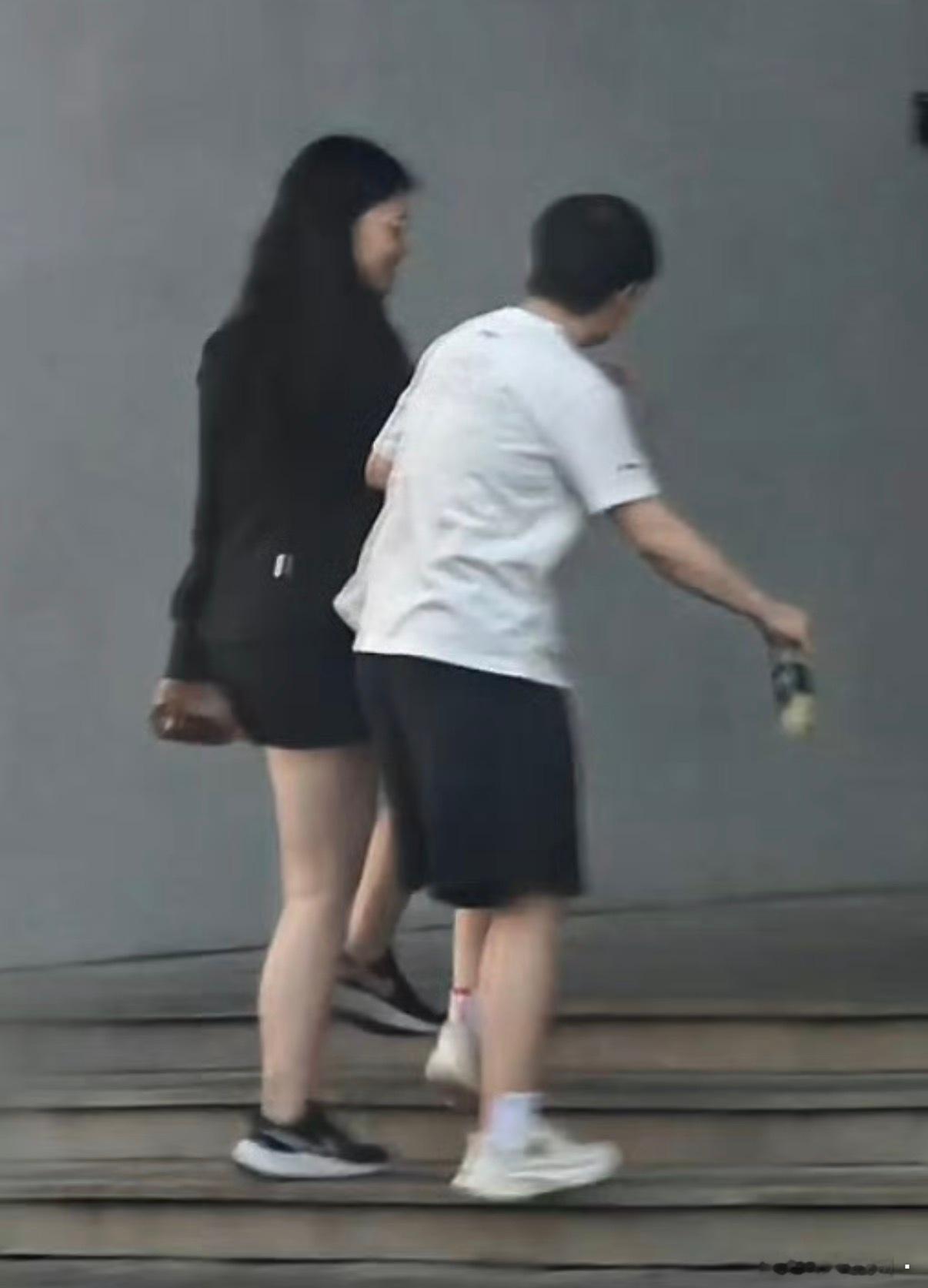 莎姐是不是用pp撞任姐呢，我急了[怒] ​​​