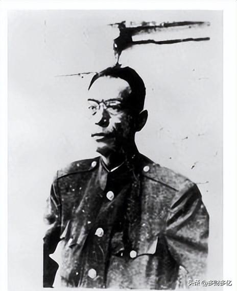 当了三十年黄埔教官，教出一堆名将，自己却成了俘虏。1950年汤尧被俘后喊陈赓来见