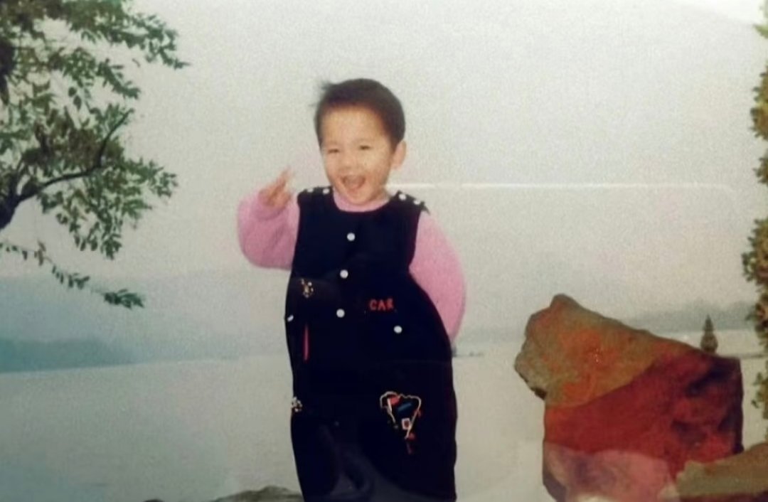 明星丨老照片小时候的杨洋～ 