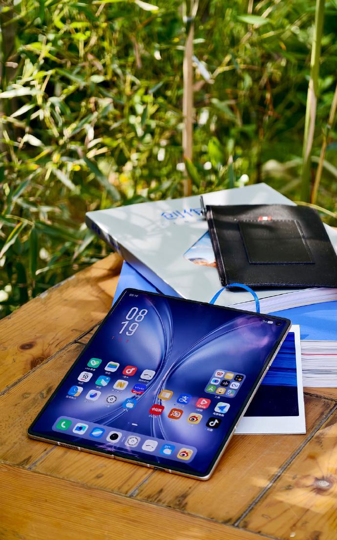 贾冰天选苹果搭子vivoXFold5在轻薄方面，vivo X Fold5目前没有