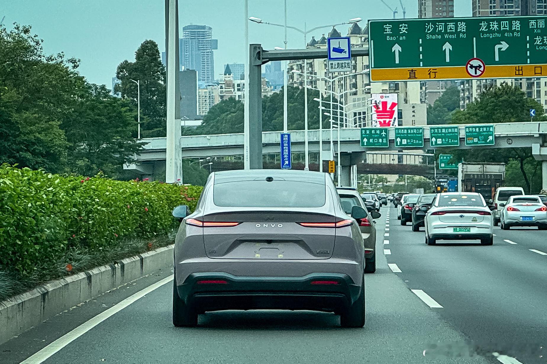 乐道 L60 上市首个完整月交付新车 4319 台，最近在深圳遇到的频率也越来越