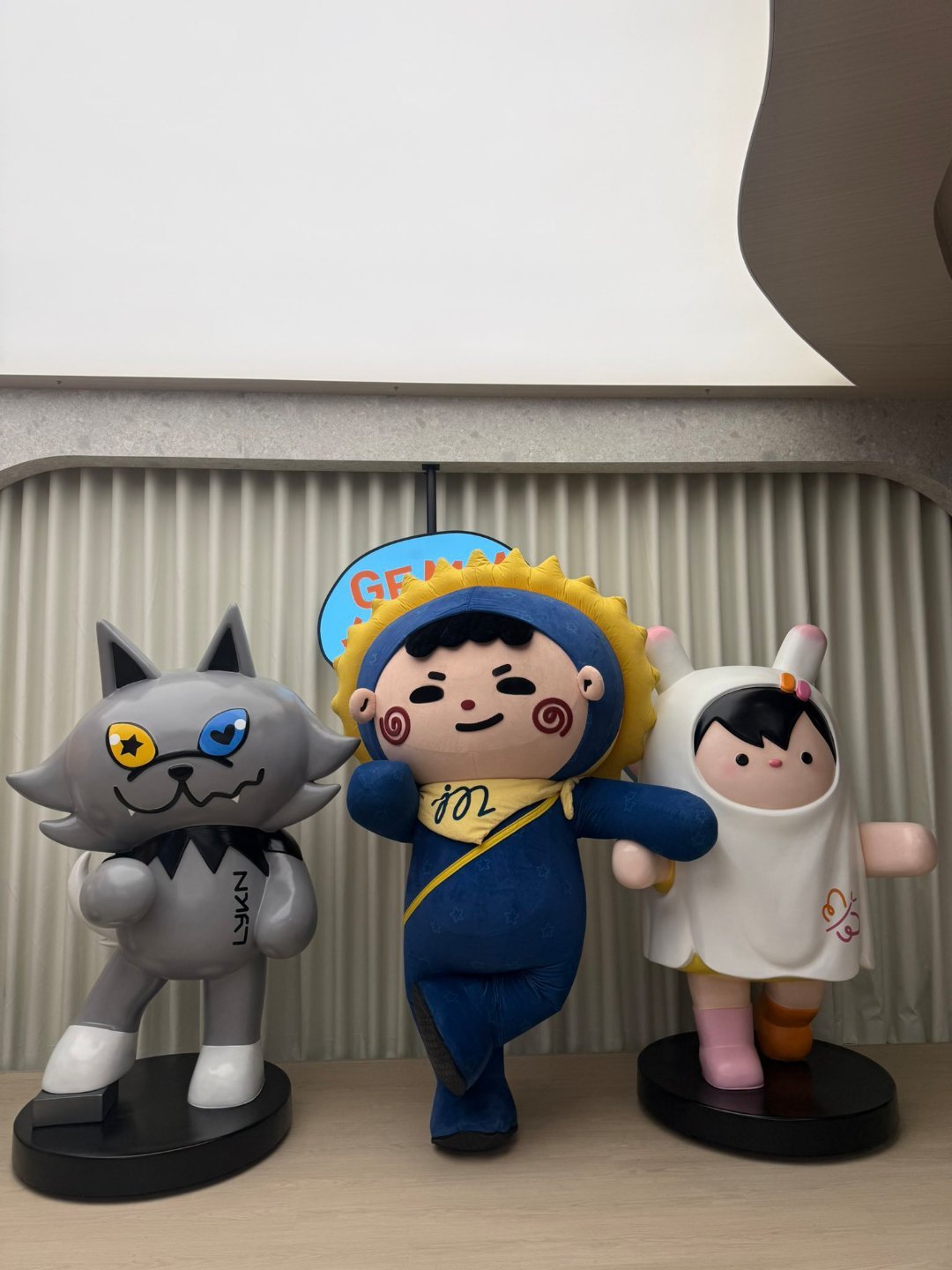 ⭐:啊我跟你说哦，全都可以卖！唯独Mo不卖，限定款！稀有藏品！ ​​​