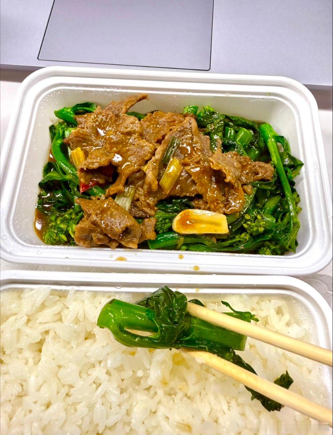 吃饭！行情在分析中，耐心等待我的进场通知即可黄金金价