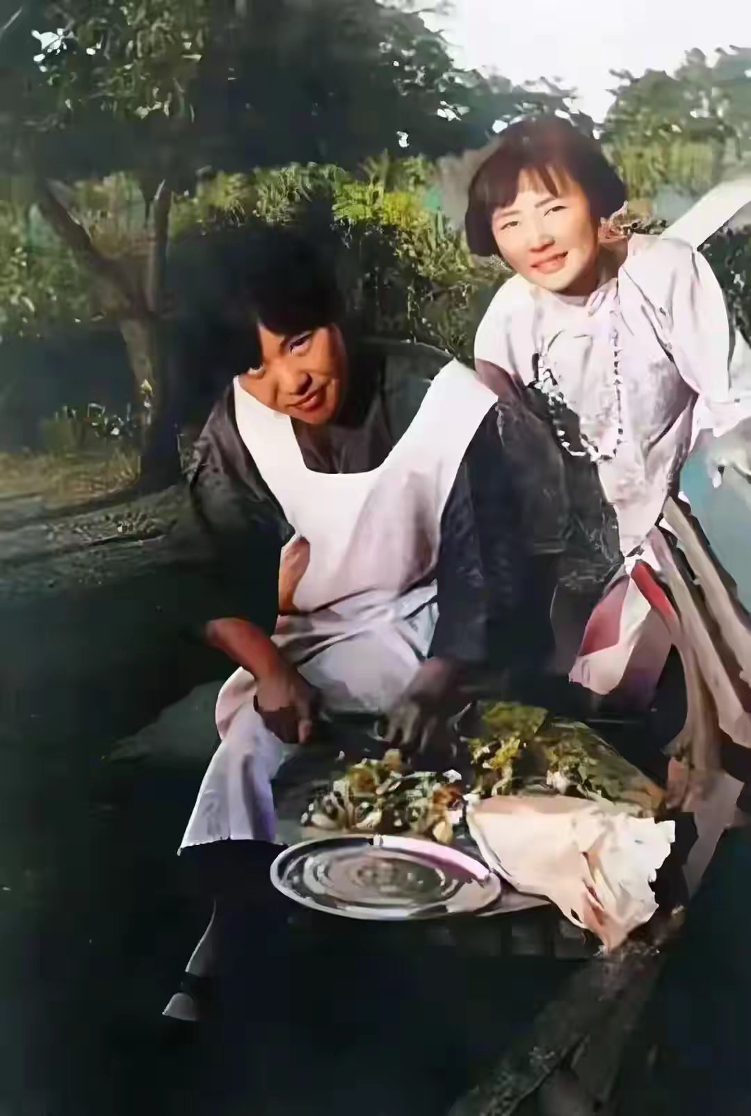 谁能想到，这张野炊合影里的两人，后来成了一生的“宿敌”？林徽因和冰心的恩怨，藏在