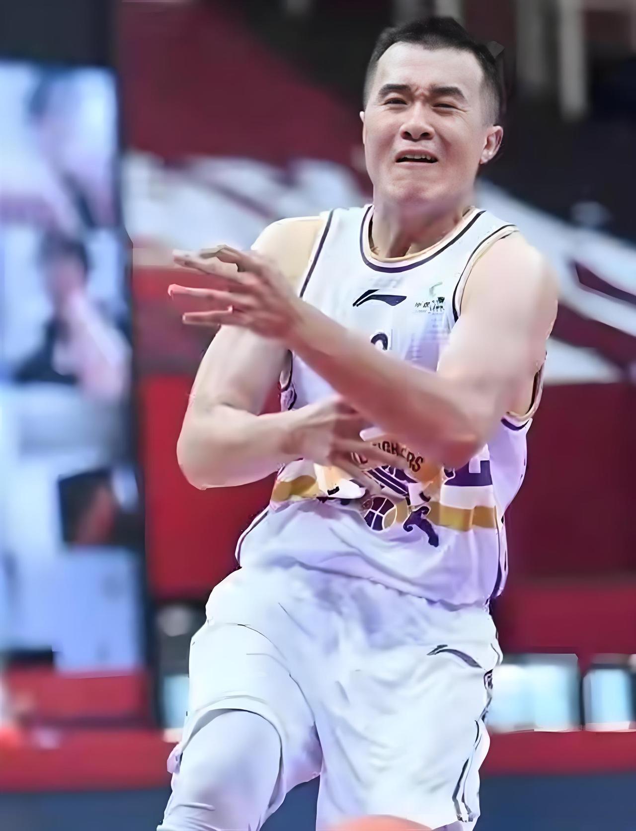 听说北控男篮的悍将，神射手张帆，这个赛季被张庆鹏放弃后，他并没有消极怠工，破罐子