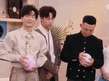 陈楚生歌手下一场又是自由选曲[捂脸]！看他笑的，真开心！吴泽林的小嘴成了O型，小