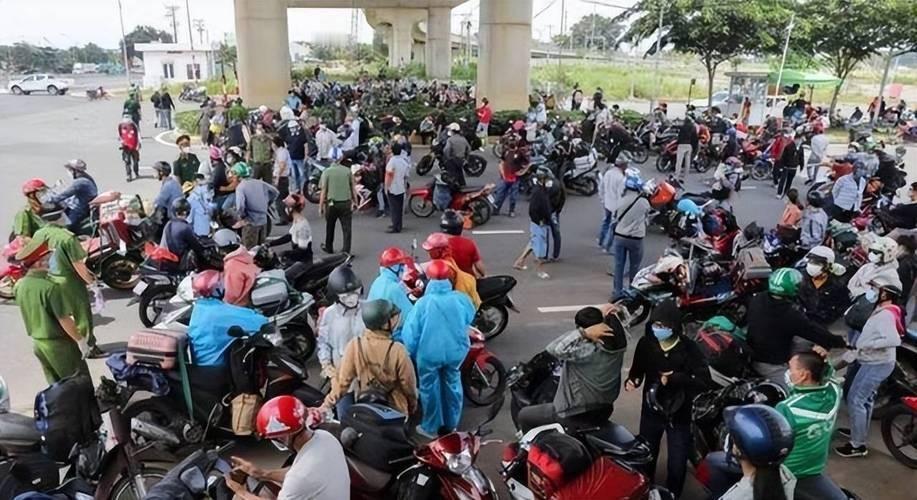 亚洲第一个倒下的国家即将出现，曾比肩中国，如今在走日本的老路。中国之所以能发展起