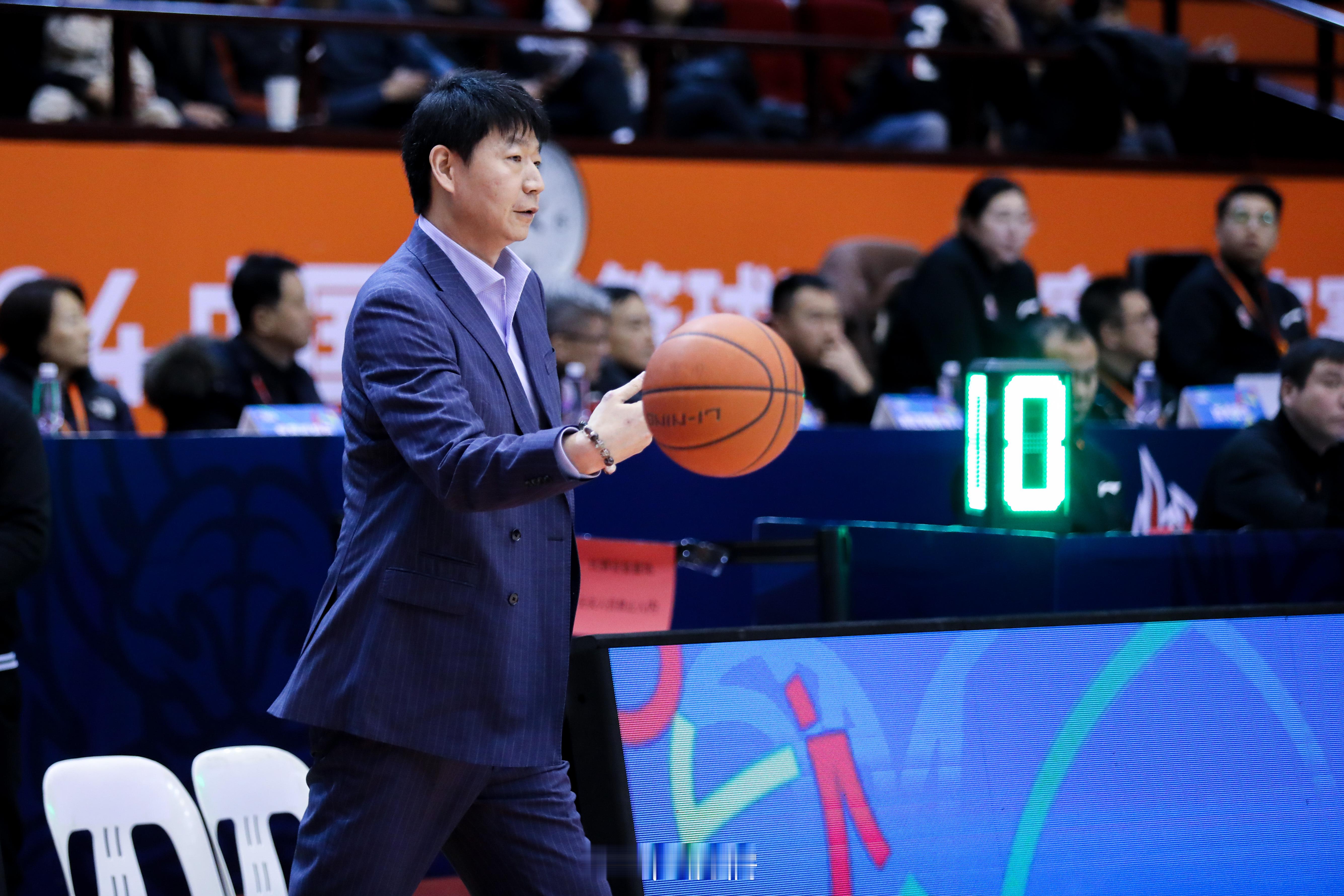 据山东队跟队记者夏晓司报道，邱彪指导将正式出任山东男篮主帅，他将在下周抵达济南。