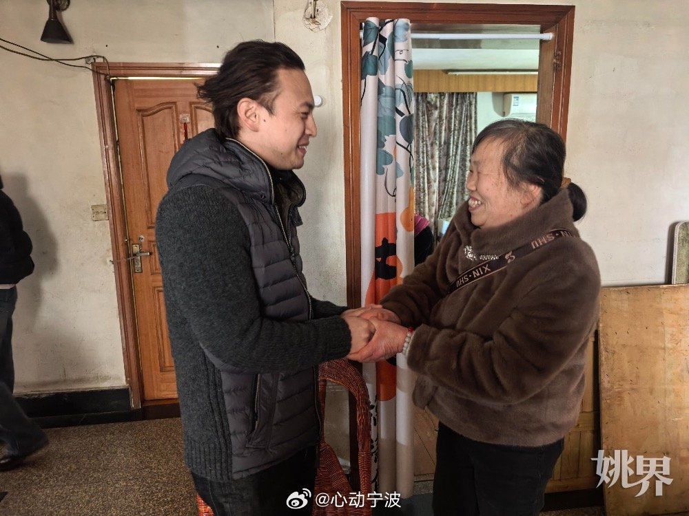 宁波余姚爱心企业伸援手帮扶特殊家庭 近日，宁波胶源天使生物科技有限公司总经理王逞