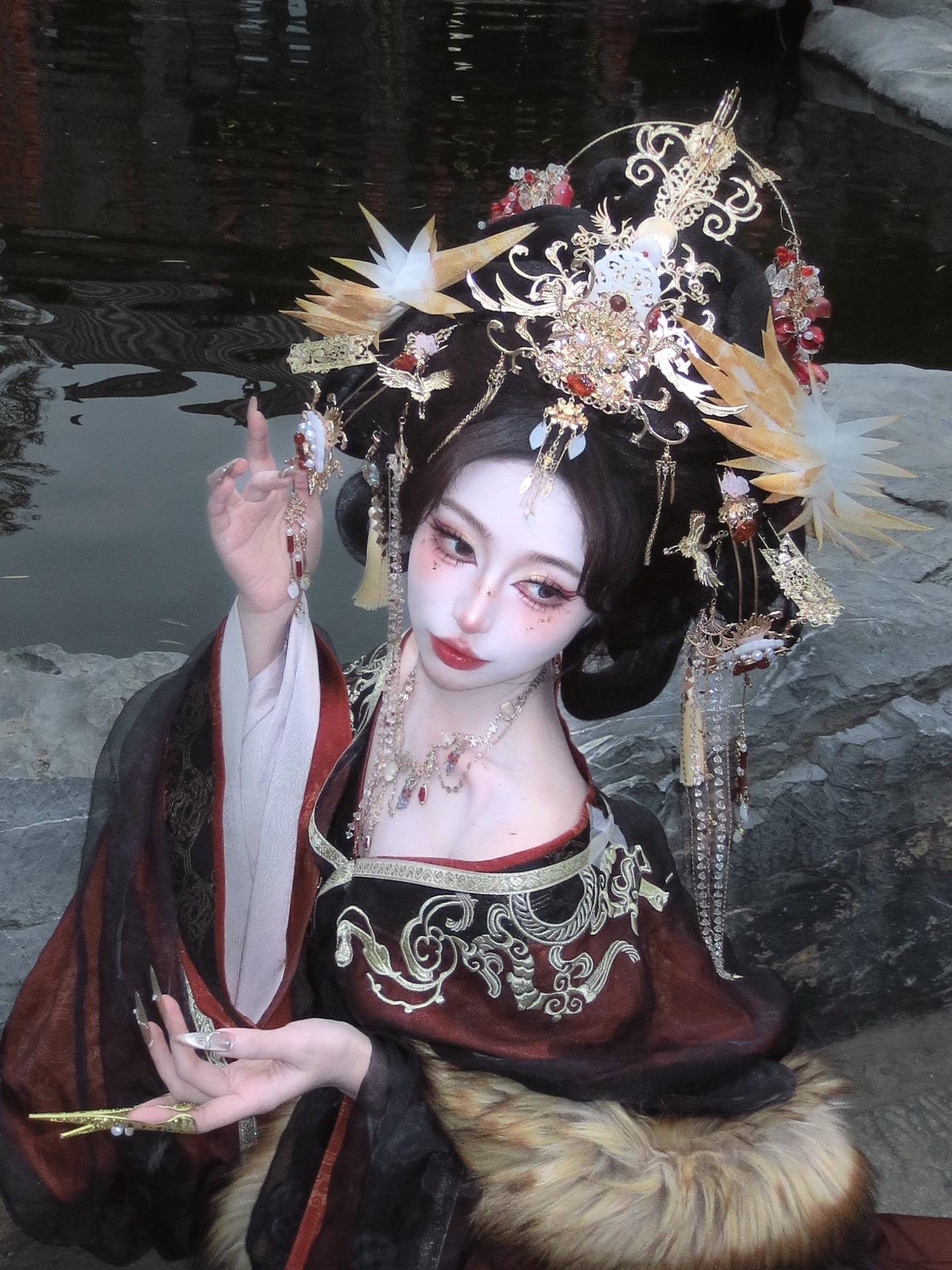 谁又能拒绝这满头珠翠呢！😭。