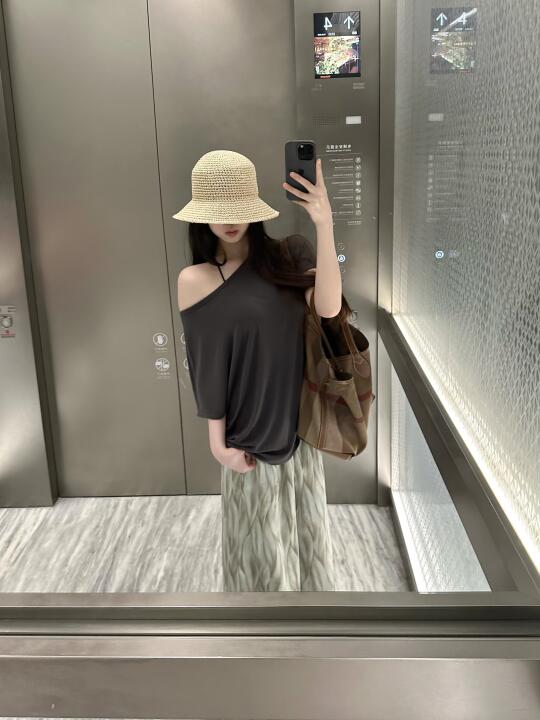 简单上课穿搭