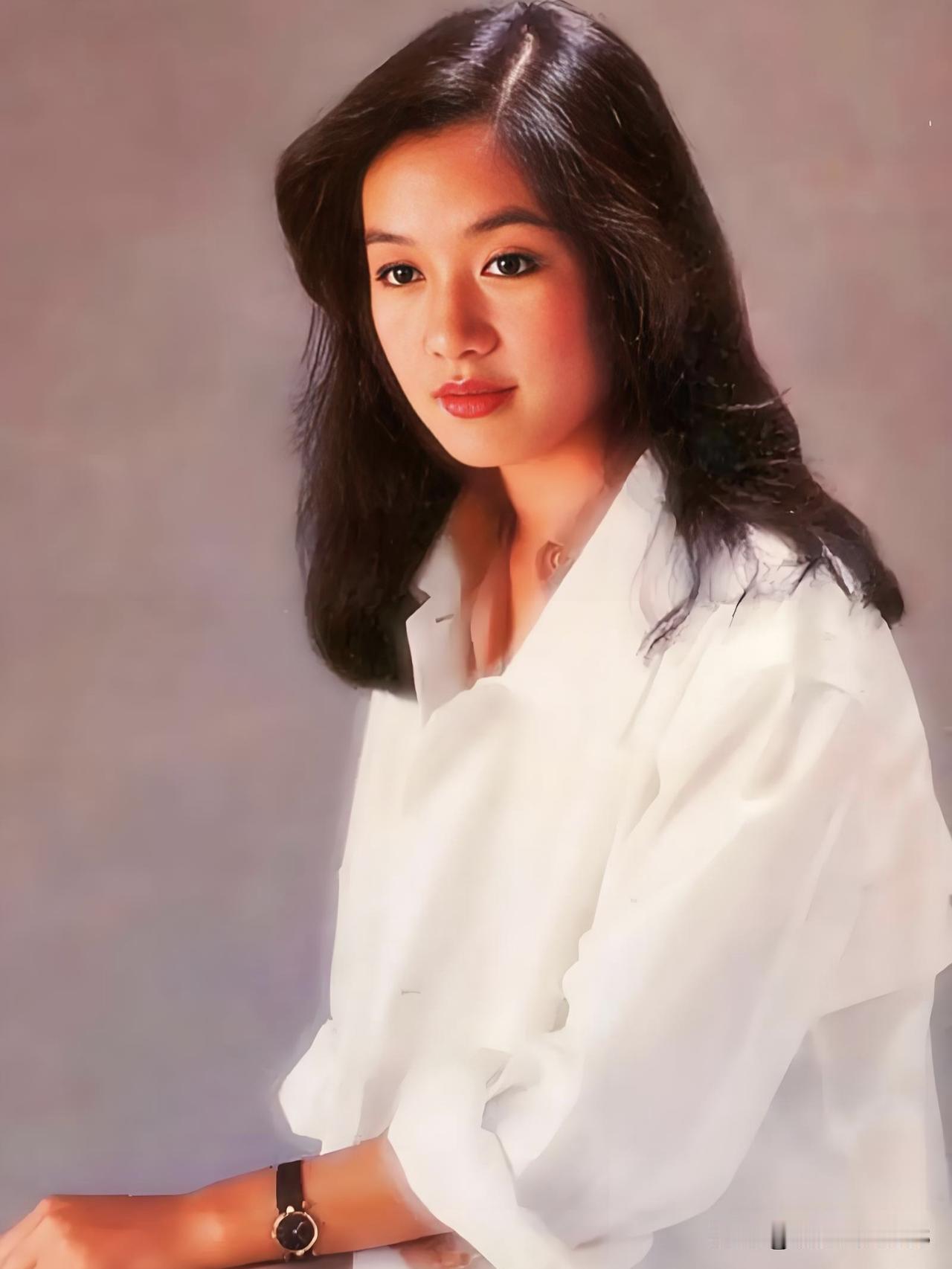 吕绣菱，琼瑶御用玉女掌门人，一双剪水双瞳我见犹怜。从《梦的衣裳》到《却上心头》，