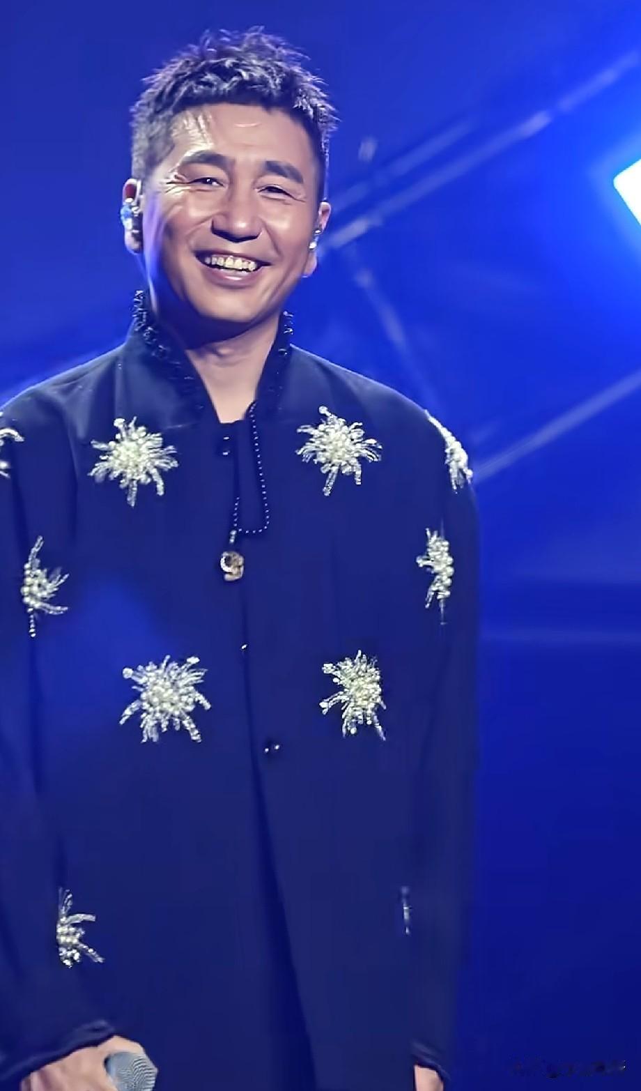 沙宝亮现场再唱《暗香》！前奏一响瞬间爷青回，满是回忆杀
 
音乐节舞台上，沙宝亮
